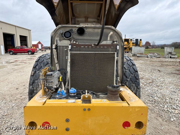 image for item EN5843 2016 Caterpillar CS54B single drum roller