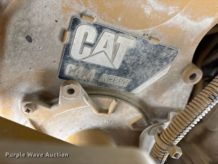 image for item EN5843 2016 Caterpillar CS54B single drum roller