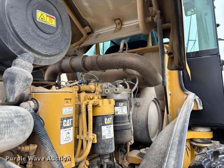 image for item EN5843 2016 Caterpillar CS54B single drum roller