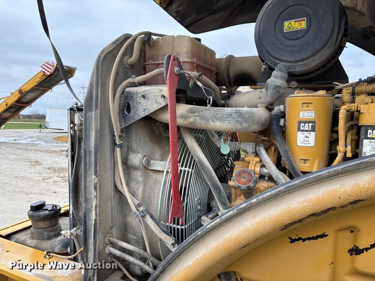 image for item EN5843 2016 Caterpillar CS54B single drum roller