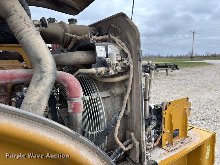 image for item EN5843 2016 Caterpillar CS54B single drum roller