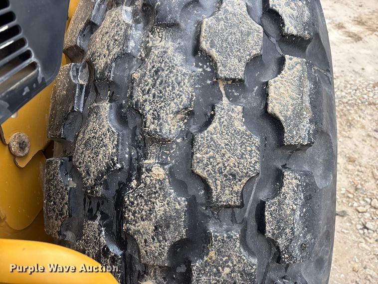 image for item EN5843 2016 Caterpillar CS54B single drum roller