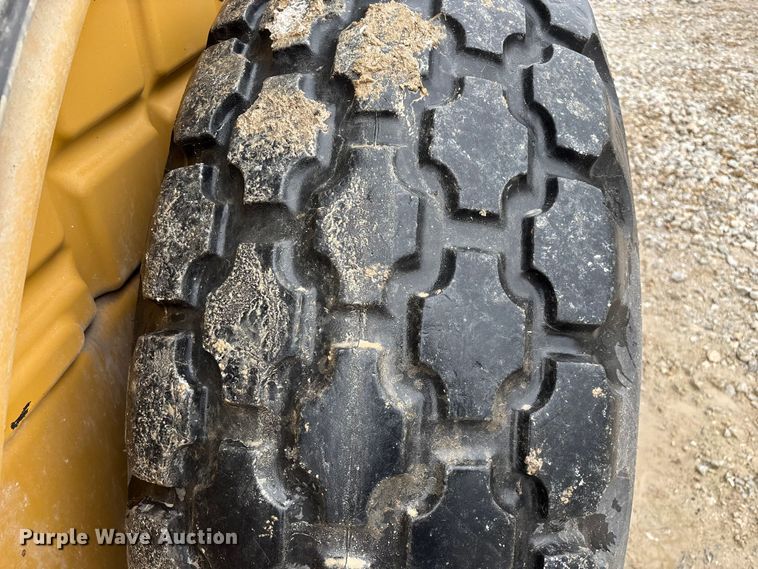 image for item EN5843 2016 Caterpillar CS54B single drum roller