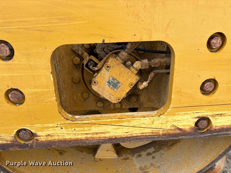 image for item EN5844 2015 Caterpillar CP54B single drum roller