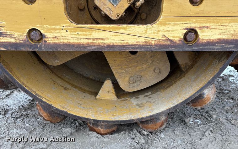 image for item EN5844 2015 Caterpillar CP54B single drum roller
