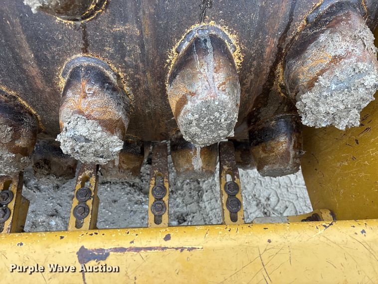 image for item EN5844 2015 Caterpillar CP54B single drum roller