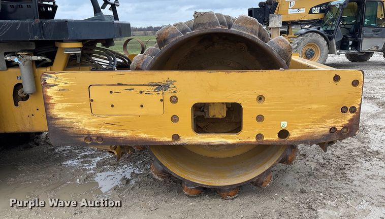 image for item EN5844 2015 Caterpillar CP54B single drum roller