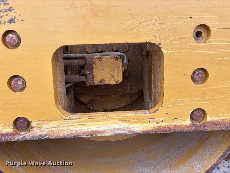 image for item EN5844 2015 Caterpillar CP54B single drum roller