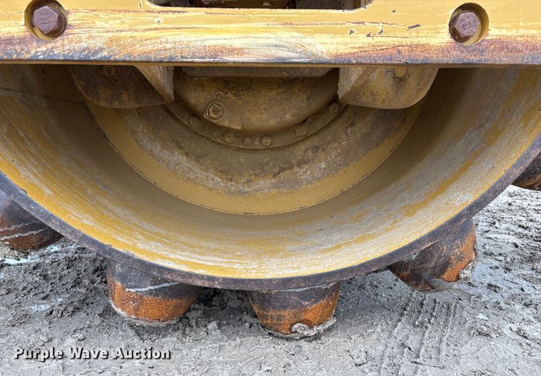 image for item EN5844 2015 Caterpillar CP54B single drum roller
