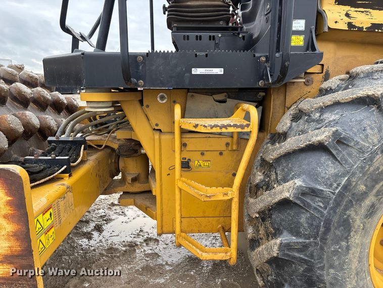 image for item EN5844 2015 Caterpillar CP54B single drum roller