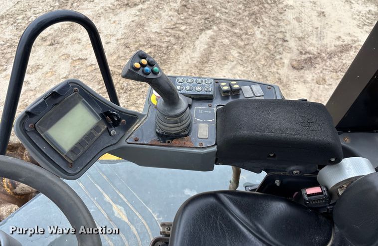 image for item EN5844 2015 Caterpillar CP54B single drum roller