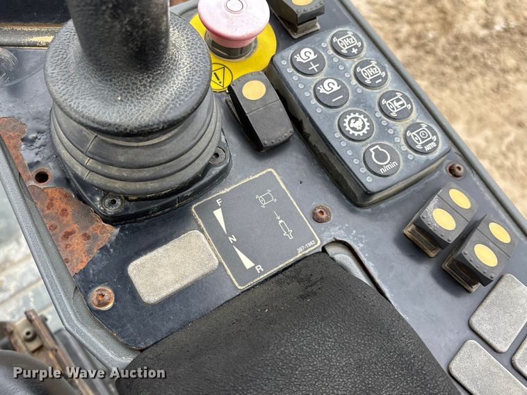 image for item EN5844 2015 Caterpillar CP54B single drum roller