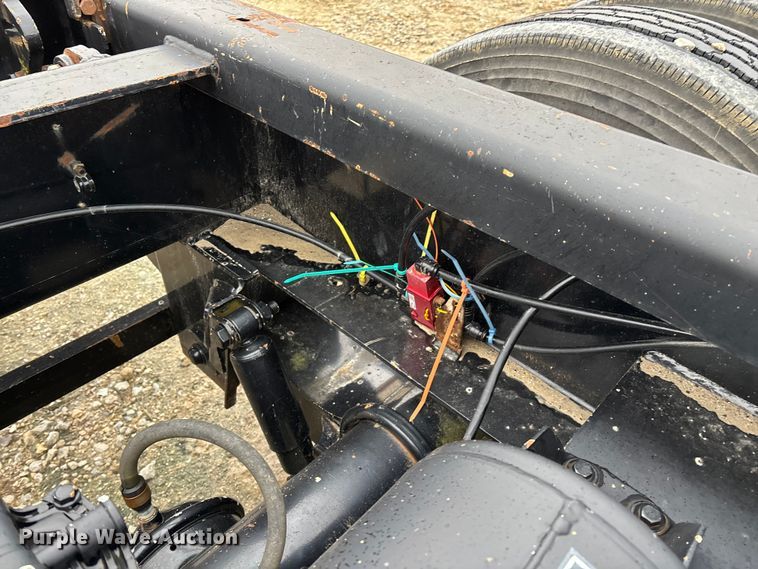 image for item EN5852 2008 Load King FL 201 SF booster axle 