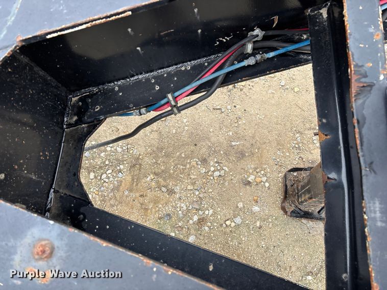 image for item EN5852 2008 Load King FL 201 SF booster axle 