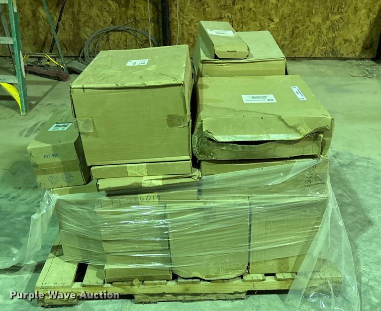 image for item EN5860 Pallet of John Deere filters
