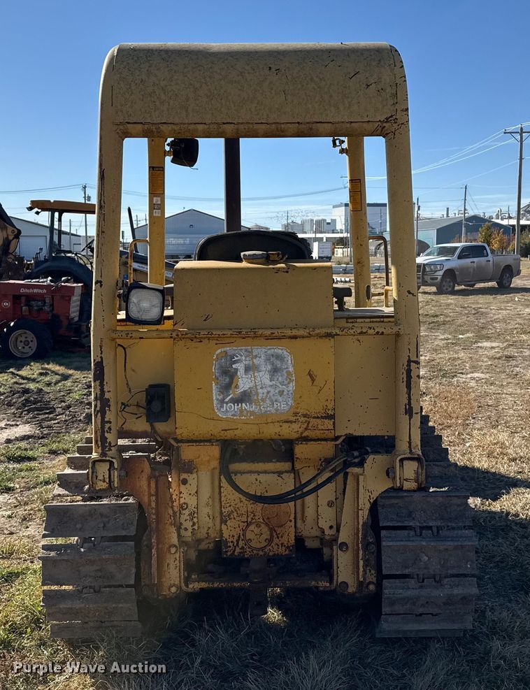 image for item EP0963 1989 John Deere 400G dozer
