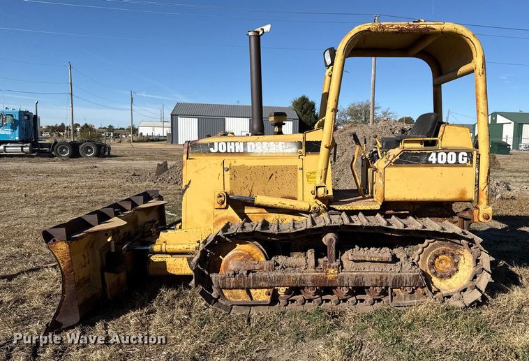 image for item EP0963 1989 John Deere 400G dozer