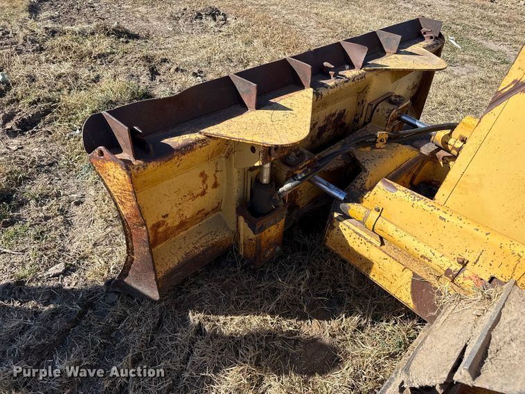 image for item EP0963 1989 John Deere 400G dozer