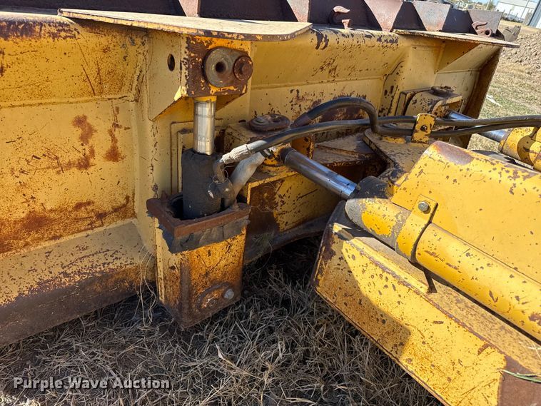 image for item EP0963 1989 John Deere 400G dozer