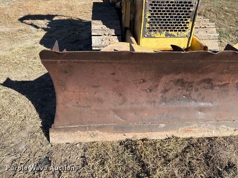 image for item EP0963 1989 John Deere 400G dozer