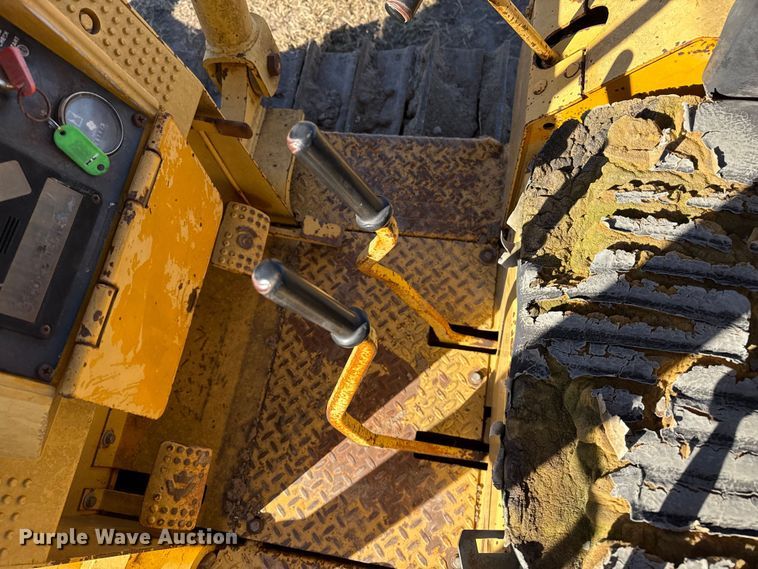 image for item EP0963 1989 John Deere 400G dozer