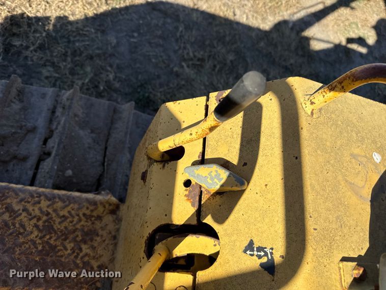 image for item EP0963 1989 John Deere 400G dozer