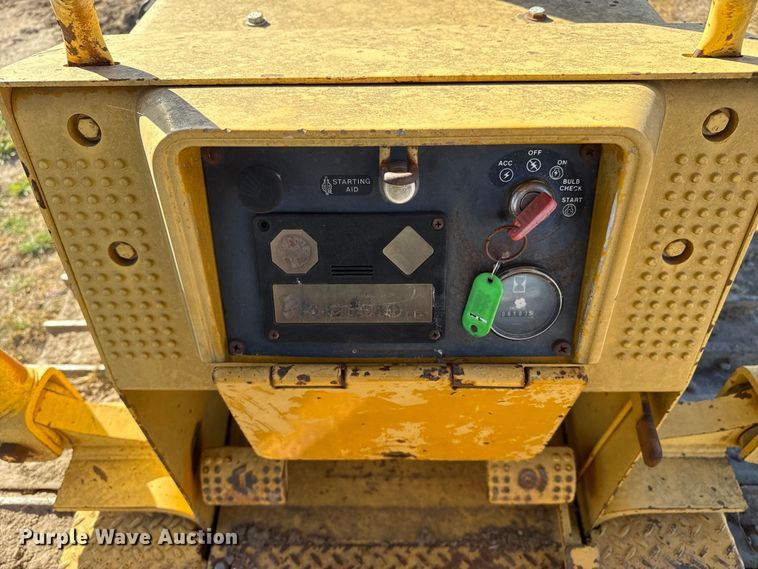 image for item EP0963 1989 John Deere 400G dozer