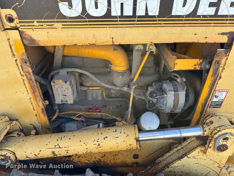 image for item EP0963 1989 John Deere 400G dozer