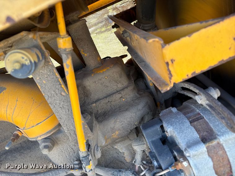 image for item EP0963 1989 John Deere 400G dozer