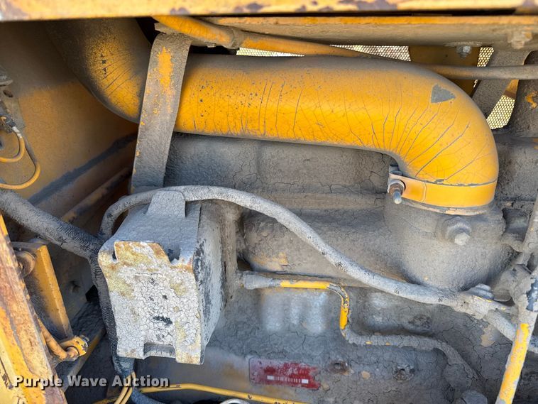 image for item EP0963 1989 John Deere 400G dozer