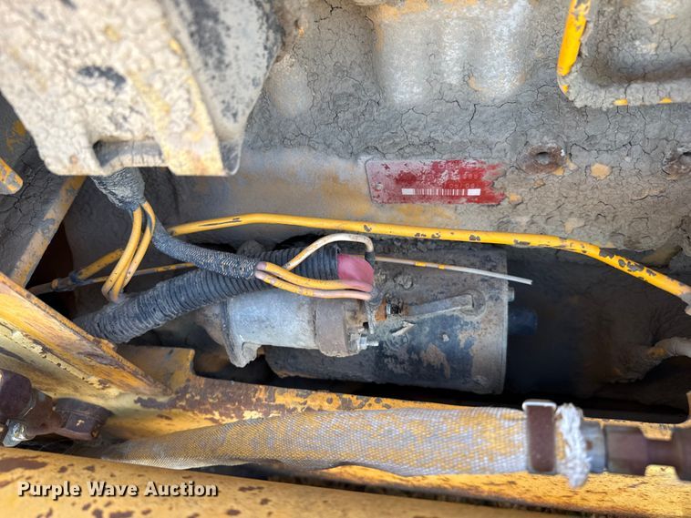 image for item EP0963 1989 John Deere 400G dozer