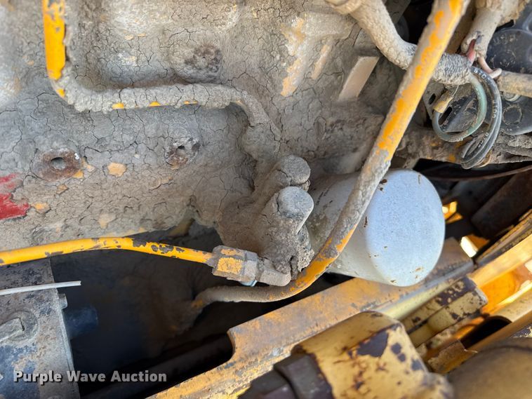 image for item EP0963 1989 John Deere 400G dozer