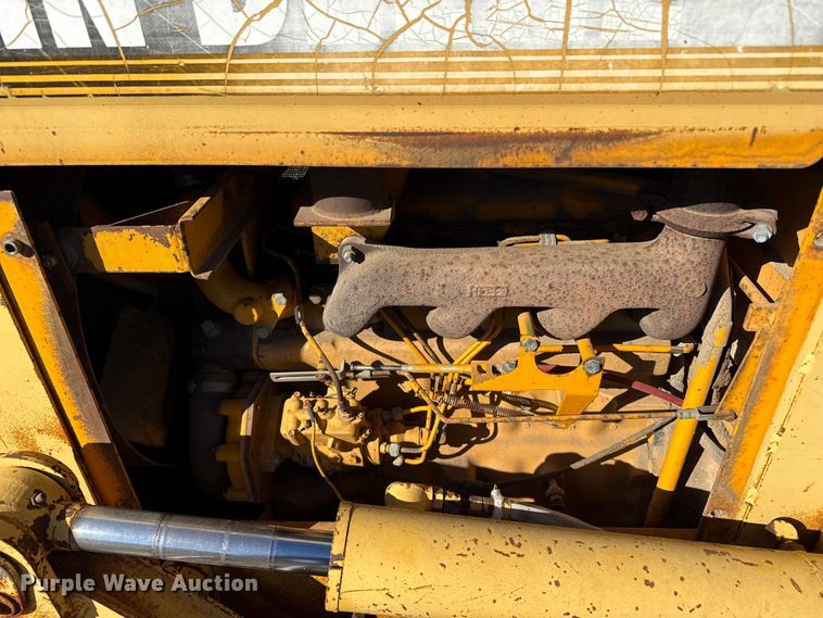 image for item EP0963 1989 John Deere 400G dozer