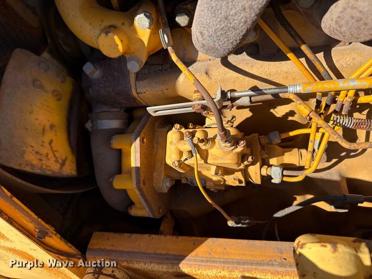 image for item EP0963 1989 John Deere 400G dozer