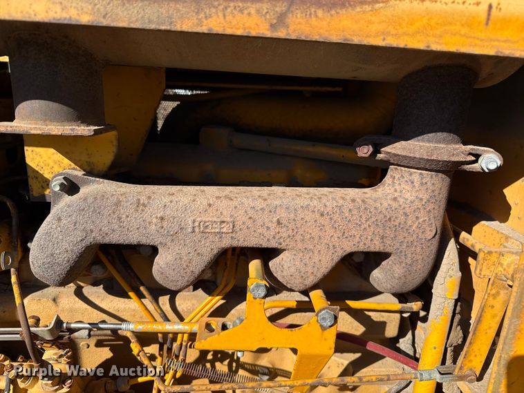 image for item EP0963 1989 John Deere 400G dozer