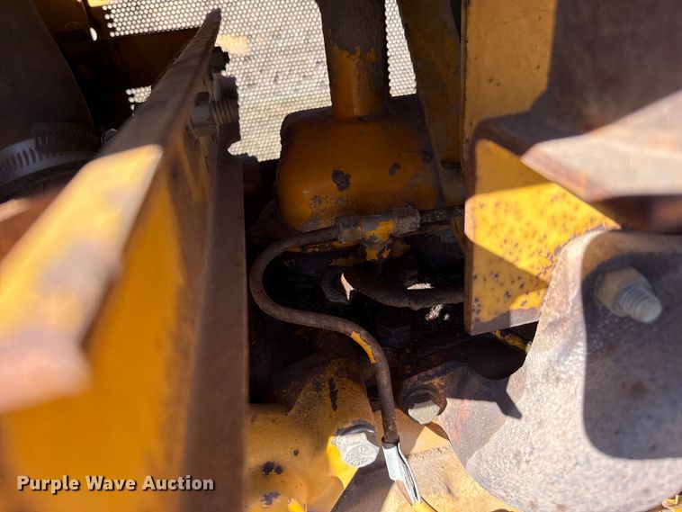 image for item EP0963 1989 John Deere 400G dozer