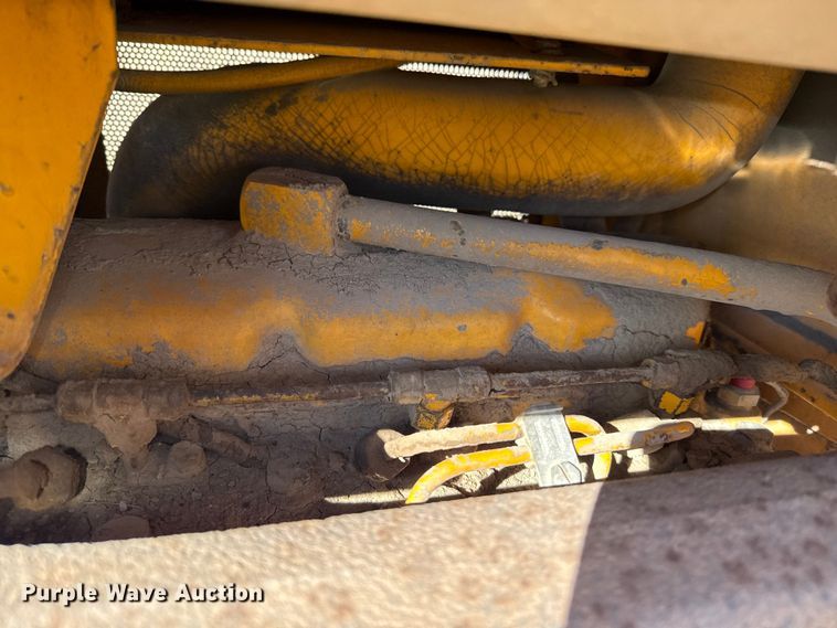 image for item EP0963 1989 John Deere 400G dozer