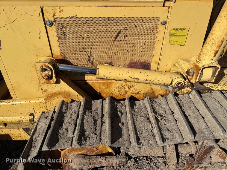 image for item EP0963 1989 John Deere 400G dozer