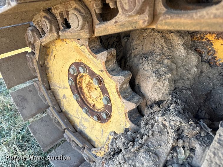 image for item EP0963 1989 John Deere 400G dozer