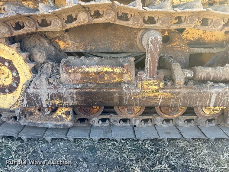 image for item EP0963 1989 John Deere 400G dozer