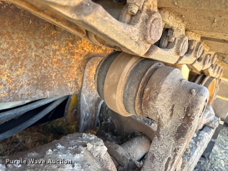 image for item EP0963 1989 John Deere 400G dozer