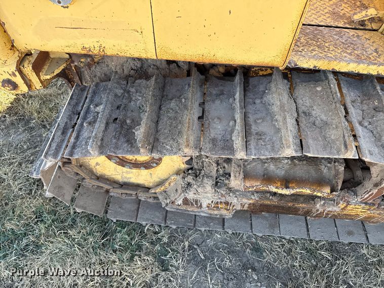 image for item EP0963 1989 John Deere 400G dozer