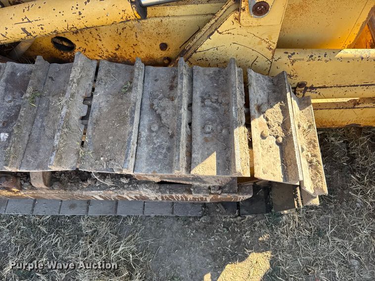 image for item EP0963 1989 John Deere 400G dozer