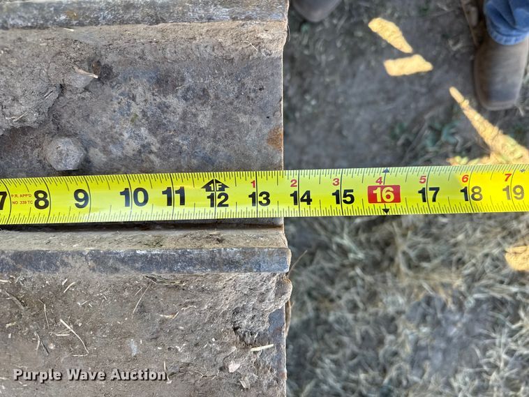 image for item EP0963 1989 John Deere 400G dozer