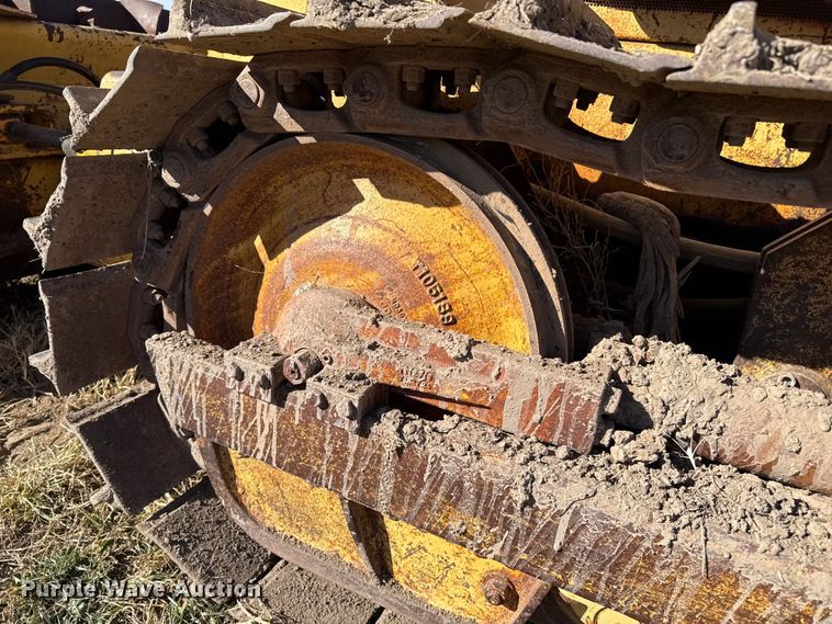 image for item EP0963 1989 John Deere 400G dozer