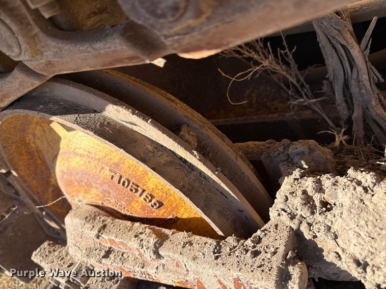 image for item EP0963 1989 John Deere 400G dozer