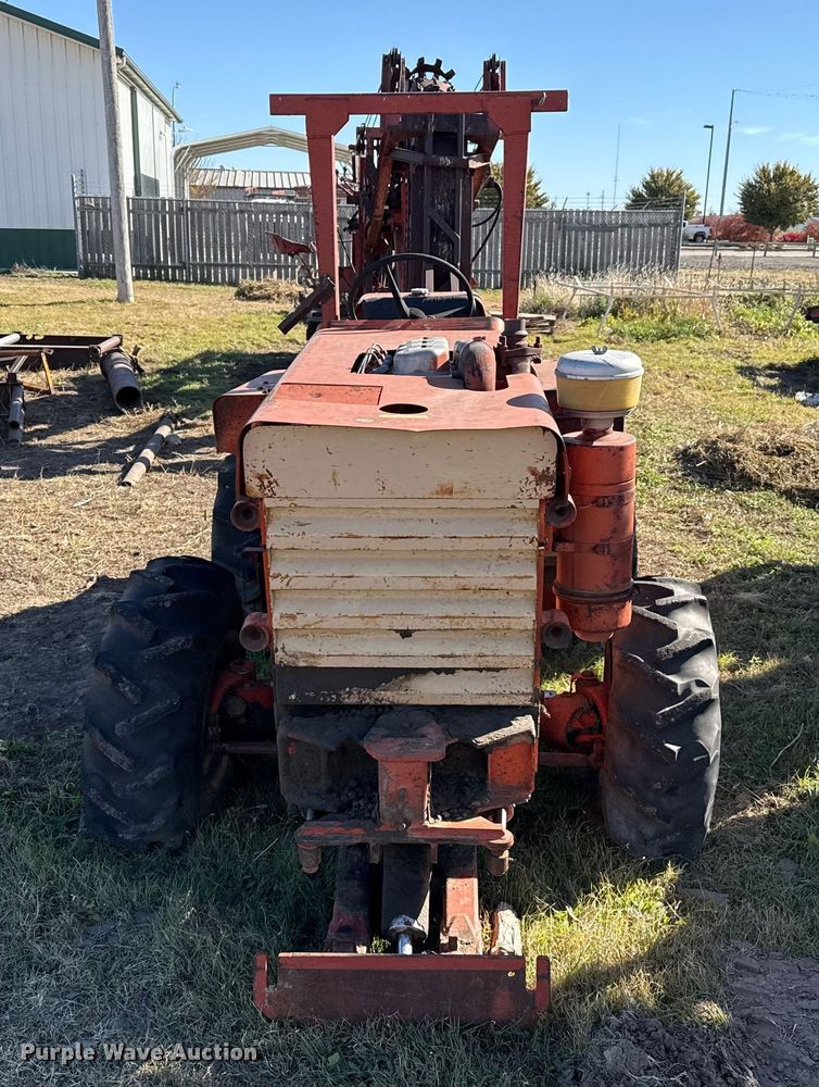 image for item EP0965 Ditch Witch R40 trencher