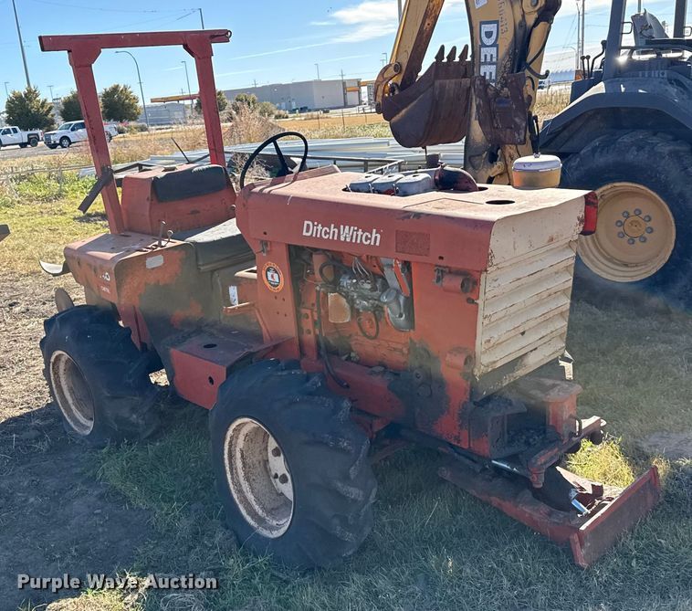 image for item EP0965 Ditch Witch R40 trencher