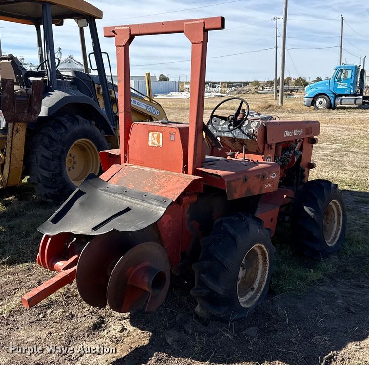 image for item EP0965 Ditch Witch R40 trencher