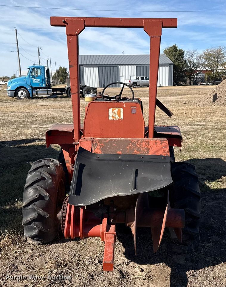 image for item EP0965 Ditch Witch R40 trencher